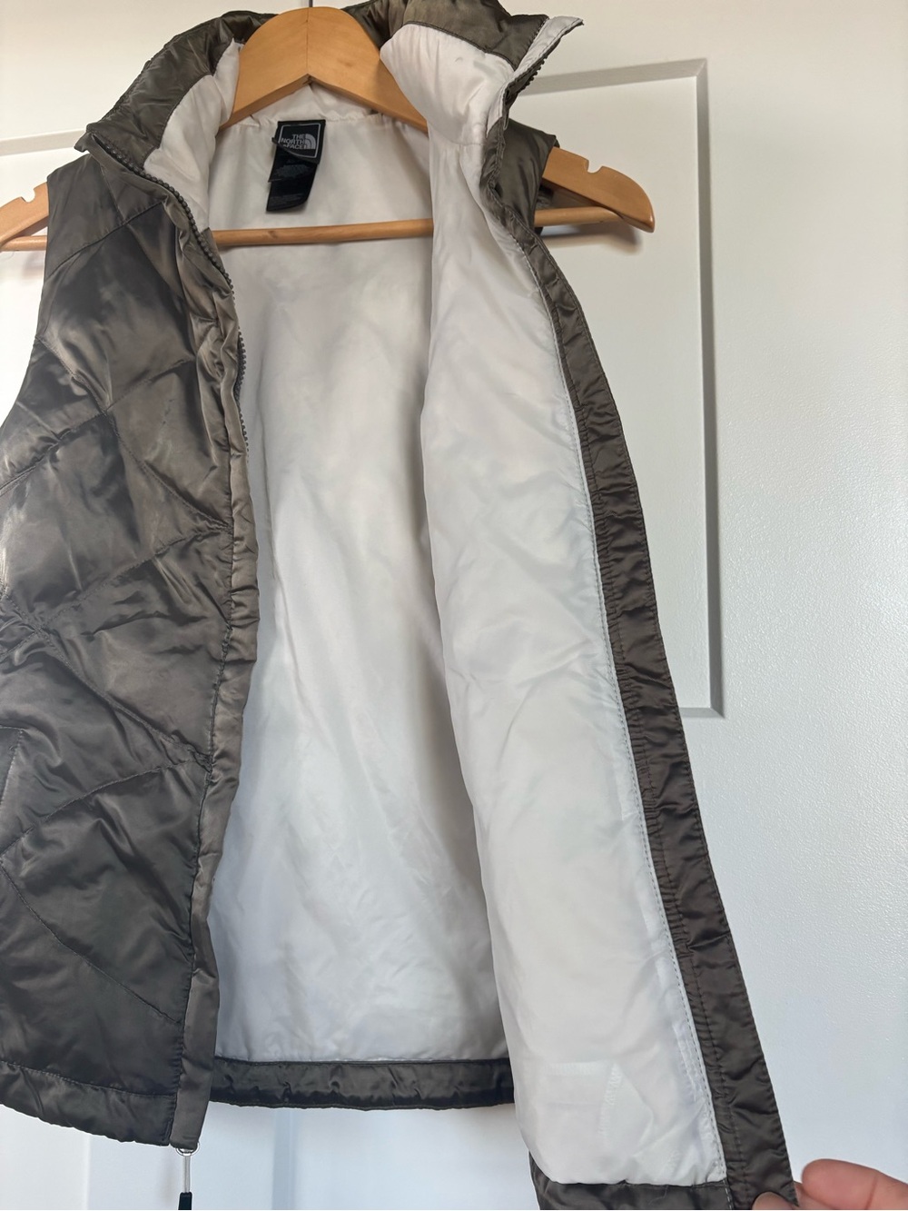 The North Face Women's Quilted 550 Insulated Vest — Brown Size X-Small - Picture 4 of 10